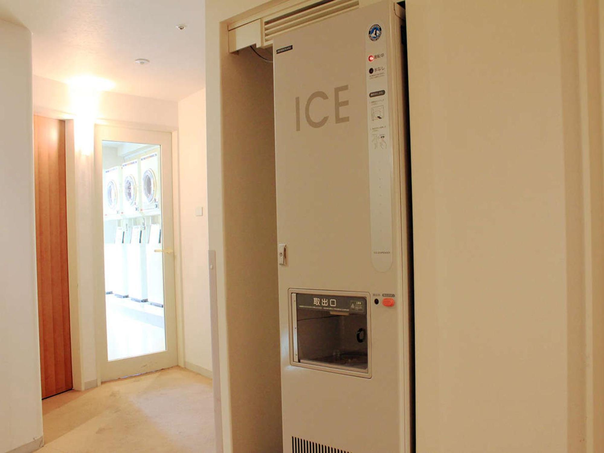 Sapporo Prince Hotel Eksteriør billede A residential ice vending machine