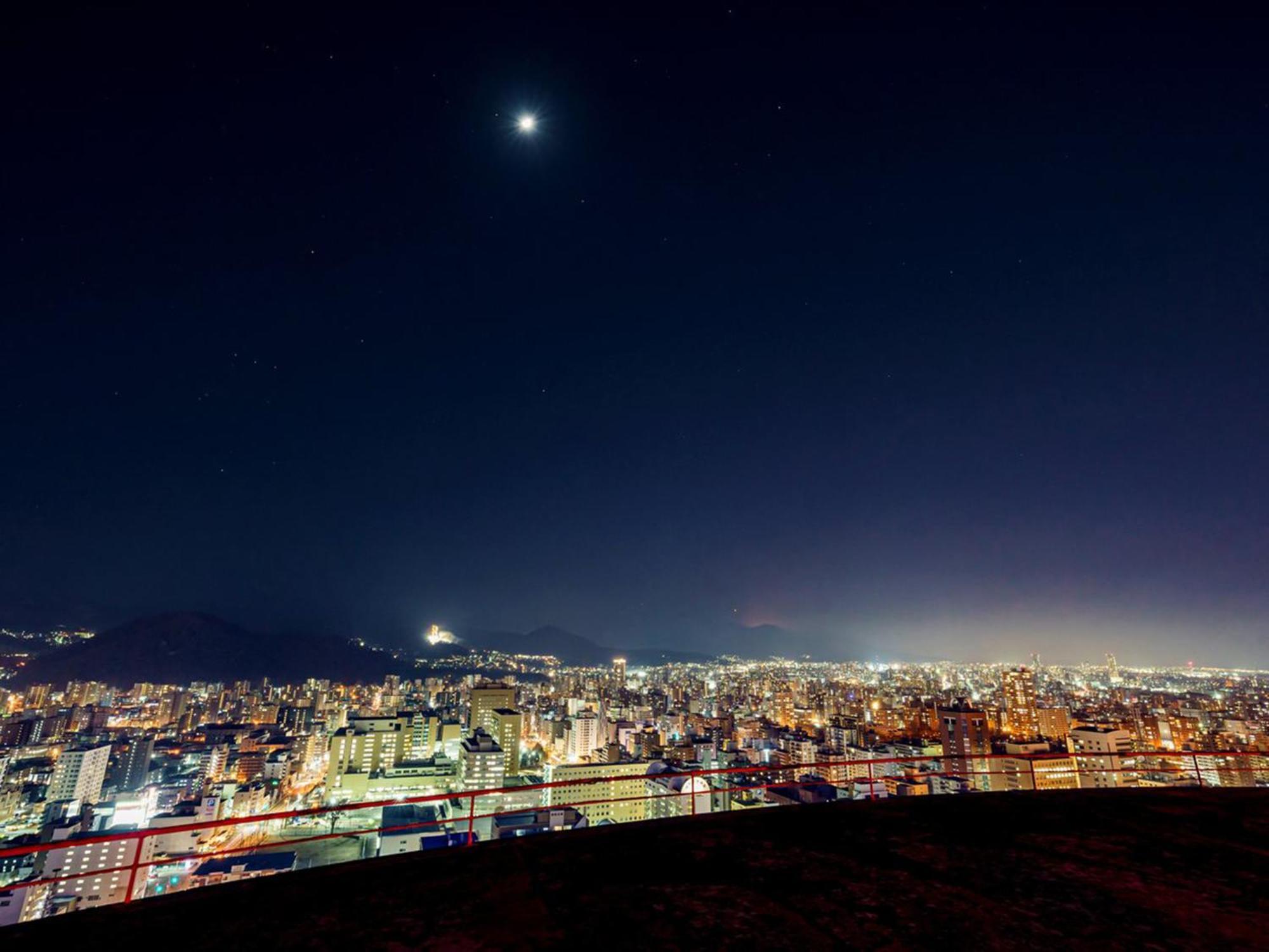 Sapporo Prince Hotel Eksteriør billede View of Athens at night