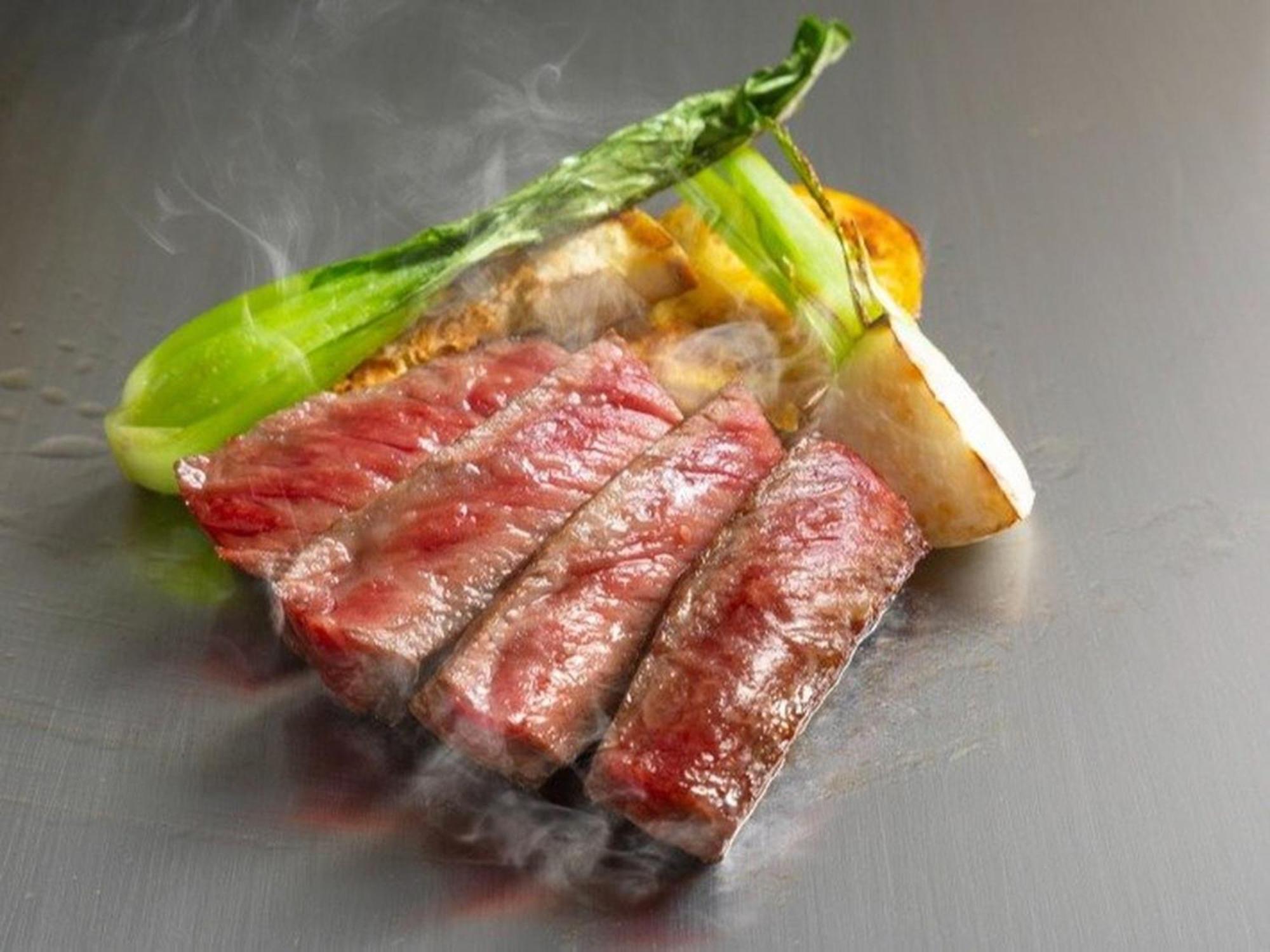 Sapporo Prince Hotel Eksteriør billede A steak prepared using the cooking technique of sous-vide